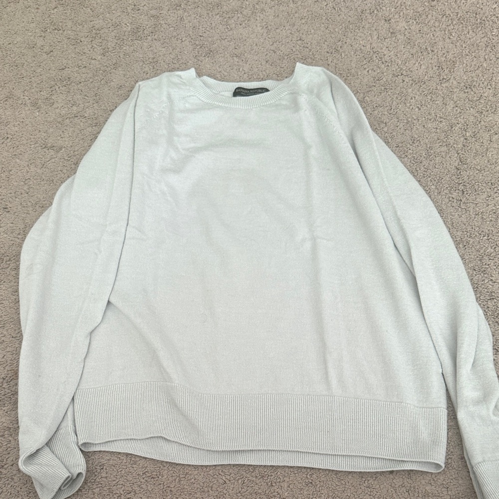 Banana Republic Women’s merino wool Light Gray Crewneck Sweater